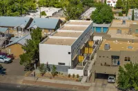 Brand New Stylish Condo Close to Old Town and Downtown