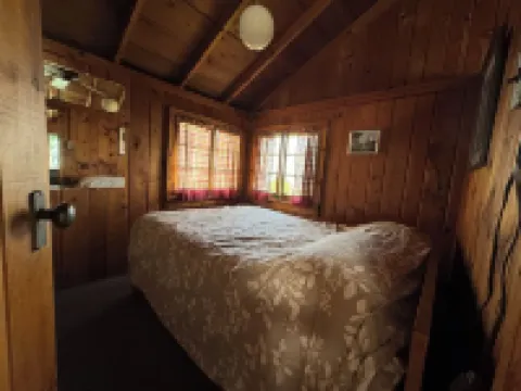 Beautiful Hubbard Lake Waterfront Cottage #2