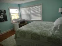 Retro beach cottage w/ modern touch - in the heart of Carolina Beach