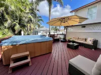 Getaway Suite-HOT TUB! -5 miles from Beach!