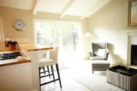 Heated Swimming Pool Retreat Near Sonoma Square