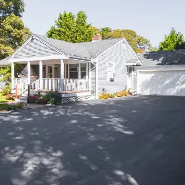 Relax by Oak Bluffs Harbor, enjoy your 3-bedroom East Chip retreat