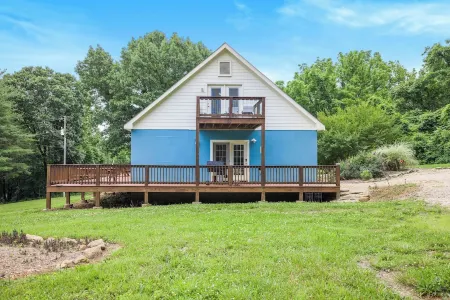 The Blue Llama - Spacious Oasis off Brew Ridge Trail - Great for Groups & Pets