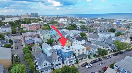 Grandeur Ocean Grove 9 bedroom House Отели рядом с достопримечательностью «Ошен Гров Бич»