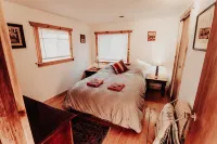 Relax in "Big Sky" Style just 3 blocks from the Symes Mineral Soaks!