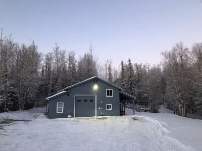 Arctic HideAway - 2 bedroom Cozy home attached to a bakery!