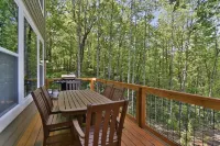 Luxury 5 bedroom, Mountain Views, Hot Tub, Game Room, Gourmet Kitchen, Hiking