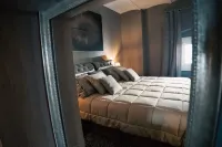 NEW LUXURIOUS Flat in Historical Centre 115sq, 3min to beach and Private Parking