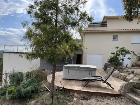 10mn beach, Standing Villa, top sea view, fiber internet, heated pool, jacuzzi