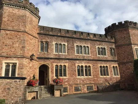 Character Barn, National Park Private courtyard, peaceful, log burner sleeps 4 Отели в г. Ньютон-Эббот