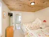 3 Adorable Old Fashioned Cottages In A Great Location ~ 3 Cottages At One Price! Hotels in Douglas