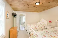 3 Adorable Old Fashioned Cottages In A Great Location ~ 3 Cottages At One Price!