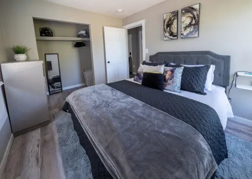 Stay on Spring #6 • 2Br Hotel-Style Apt • Downtown