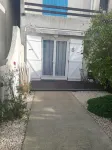 Lovely new apartment 10 minutes walk from the beach!