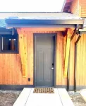 New Cozy 1 Bedroom Adu Unit with Your Own Private Entrance and Kitchenette