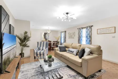 Stylish & Cozy Midtown Home away from Home