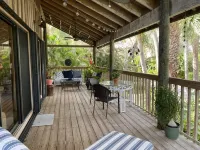 Hobe Sound Waterfront Gem ~ Private Dock and Boat Launch ~ 3 min to the beach!