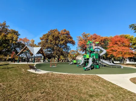 Private Deck & New Park! Summer Fun in Royal Oak