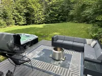 Relaxing Mountain Setting w/Private Hot Tub, 5 Minutes to Okemo.  Pet Friendly!