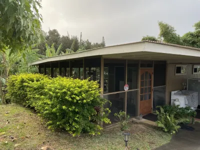 Private Banana Tree Cottage with Ocean Views Hotel dekat Kohala Mountain Range