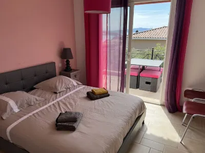 Villa 110 m2 sea view 150 m from the shore WITH HEATED SWIMMING POOL