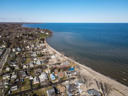 Bayside views, walk to beach & restaurants