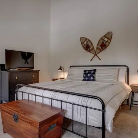 Cozy Mountain Getaway - 2 Bedroom + Loft