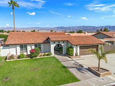 Lush Chic Living Private Backyard Heated Saltwater Pool Hotels in der Nähe von Miles Avenue Park