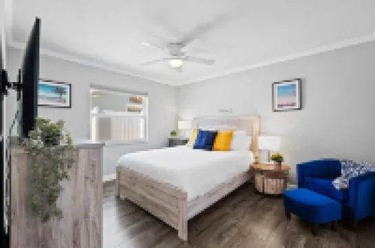 Beautifully Remodeled Apollo Beach Pool Paradise! Sleeps 7!