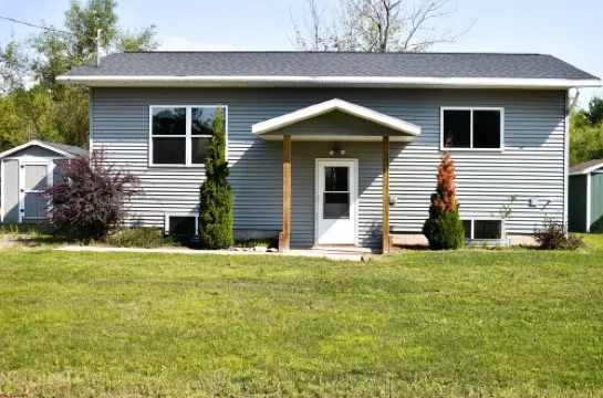 Bright & Private Home ~ Close To Downtown MQT