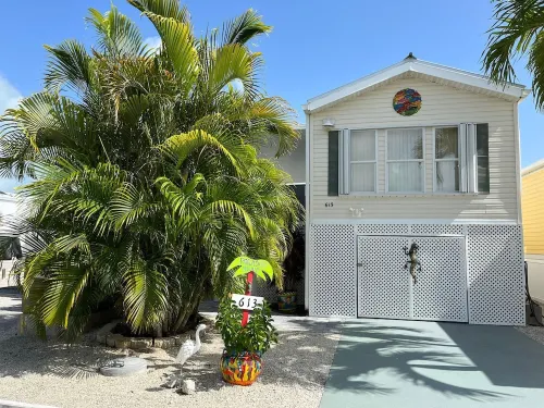 Wonderful Chalet, with Terrace & Private Patio – 20 miles from Key West.
