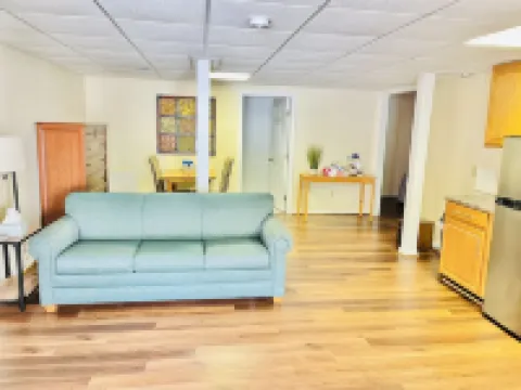 The Franklin Estate - Suite E- Private Apt-KingBed