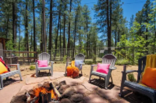 Pinecone Paradise Cozy 3-bedroom cabin with family fun amenities