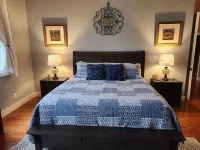 DOWNTOWN 2ND FLOOR LUXURIOUS CONDO 3 BLOCKS OFF BROADWAY IN A QUIET NEIGHBORHOOD
