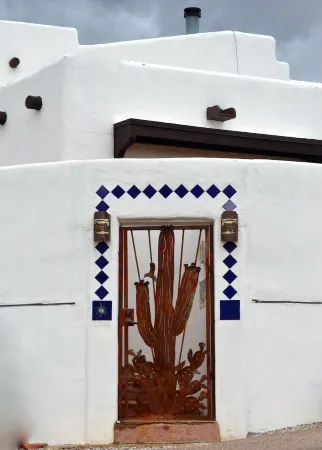 Pueblo style in foothills-Hot tub and Pool Отели рядом с достопримечательностью «Tucson Clay Co-Op»