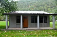 Cozy and relaxing, Modern Creekside, Trailside, Waterfront  Cottage, fiber Wifi