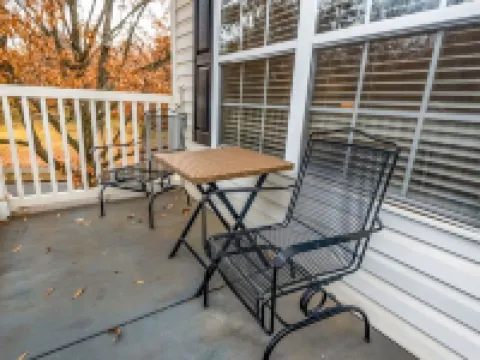 *New* Charming 2BR Lake Norman Condo near Charlotte Hotels in Cornelius