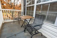 *New* Charming 2BR Lake Norman Condo near Charlotte Hotels in Cornelius