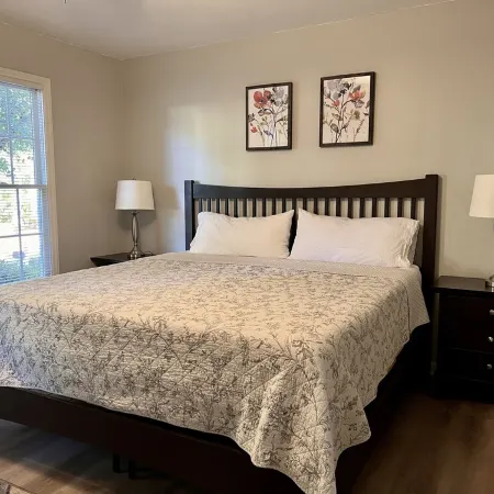 Comfortable, Clean, and Convenient to Everything!