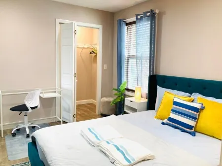 Private Apartment with private entrance, Full Bathroom, Living room, Kitchen