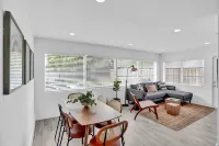 Ideal Weekly Stay w/ Backyard BBQ, 10mins to Beach/Airport, 25mins to Miami