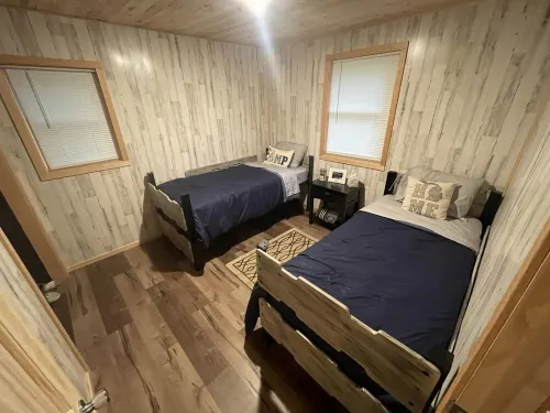 UP Riverfront Cabin with rustic charm & modern amenities. Great for families!
