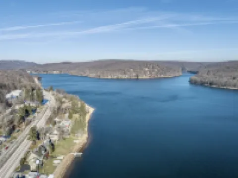 Best Location, lakefront, dockslip, family friendly, safe. 加勒特縣酒店