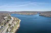 Best Location, lakefront, dockslip, family friendly, safe.