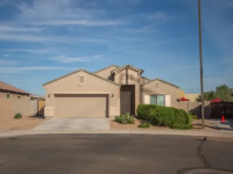 Like New Home Private pool ,New furnishings, 20 mins to State Farm stadium Hoteles en Buckeye