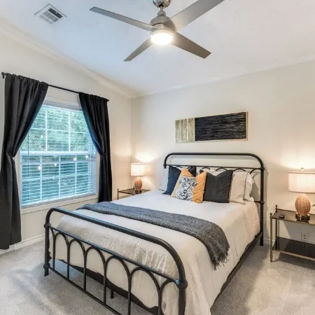 5 min. stroll to Downtown Mckinney! Family & Pet Friendly Cottage