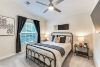 5 min. stroll to Downtown Mckinney! Family & Pet Friendly Cottage Encore Wire附近的飯店