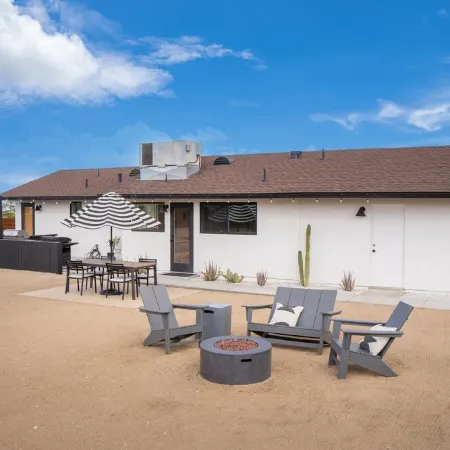 Casa Demesne + Container Pool + 10 Min to Joshua Tree National Park + Fire pit