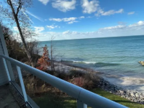 Premier 2 br/3ba Lakefront condo Sleeps 4  Also has Lakeview from Master Bedroom