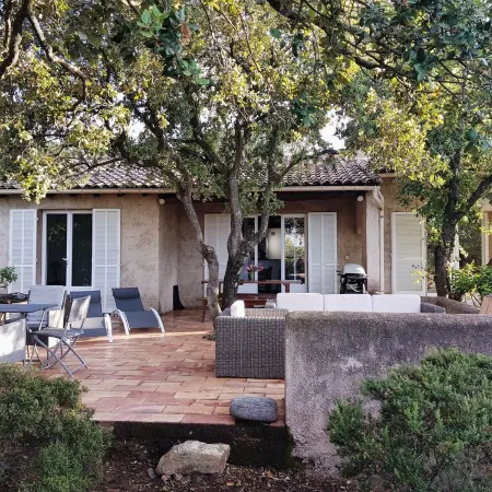 Charming house right on the most beautiful beach in Corsica!